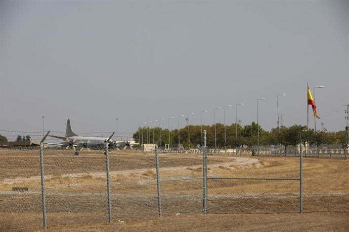 Archivo - Un avión de vigilancia marítima P3 Orión estacionado en la base de Morón