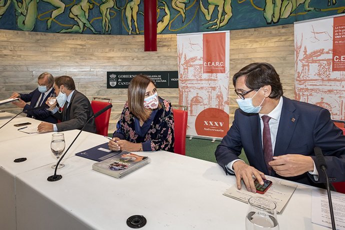 La consejera de Presidencia, Paula Fernández, y el consejero de Sanidad, Miguel Rodríguez, inauguran el encuentro sobre 'Transparencia en la gestión informativa de la COVID-19', en el que intervino el exministro de Sanidad, Salvador Illa.