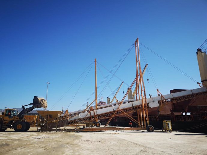 Archivo - Exportación de graneles desde el Puerto de Carboneras (Almería), foto de recurso