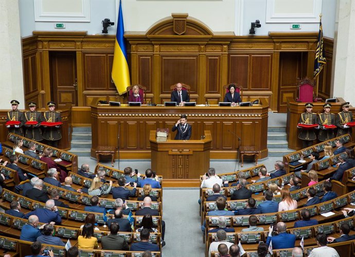 Archivo - Volodomir Zelenski ante el Parlamento de Ucrania