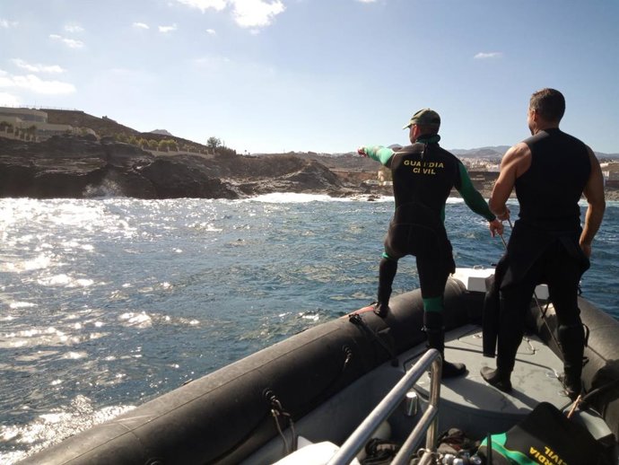Agntes de los Geas de la Guardia Civil en la zona de El Puertillo, en Arucas, donde se ha encontrado el cuerpo del hombre desaparecido