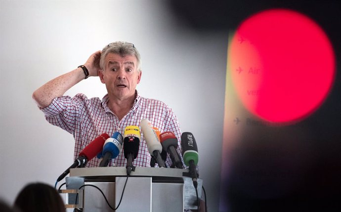 Archivo - FILED - 30 August 2017, Berlin: Ryanair CEO Michael O'Leary speaks at a press conference. The head of Ryanair said he fears that the budget airline's growth plans will be further disrupted by delays in deliveries of aircraft from US manufactur