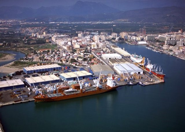 Archivo - El puerto de Gandia 