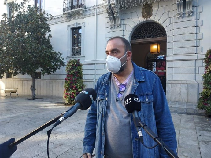 Archivo - El concejal de Podemos-IU en el Ayuntamiento de Granada, Paco Puentedura.