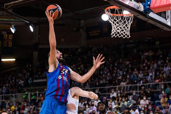 Nikola Mirotic of FC Barcelona in action during the Turkish Airlines EuroLeague match between FC Barcelona and Zenit St Petersburg at Palau Blaugrana on October 22, 2021 in Barcelona, Spain.