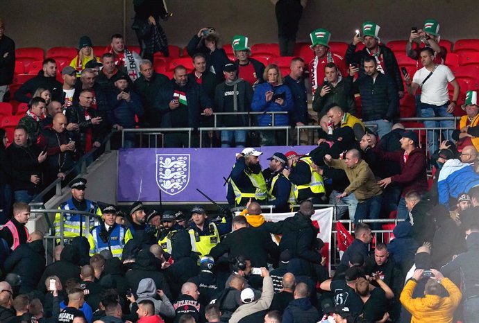 12 October 2021, United Kingdom, London: Hungary fans clash with police officers in the stands during the 2022 FIFA World Cup European Qualification Group I soccer match between England and Hungary at Wembley Stadium. Photo: Nick Potts/PA Wire/dpa