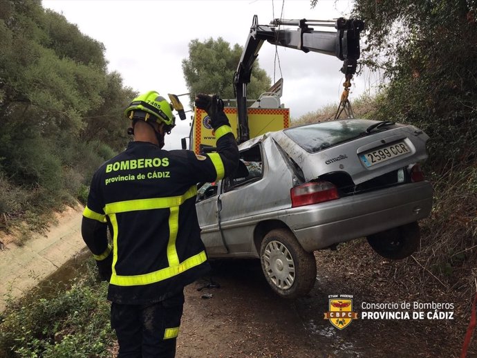 Imagen del vehículo siniestrado en Jerez de la Frontera, cuyo único ocupante ha fallecido.