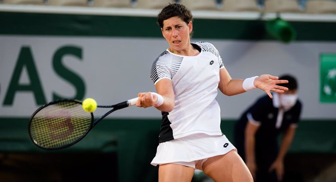 Archivo - Carla Suarez Navarro of Spain in action during the first round at the 2021 Roland Garros Grand Slam Tournament against Sloane Stephens of the United States