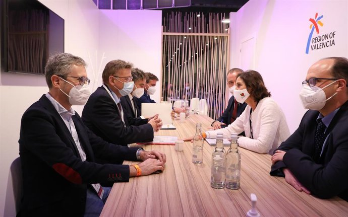 El 'president'Ximo Puig y la ministra de Turismo, Reyes Maroto, en una reunión en el marco de la feria de turismo World Travel Market (WTM) que se celebra estos días en Londres