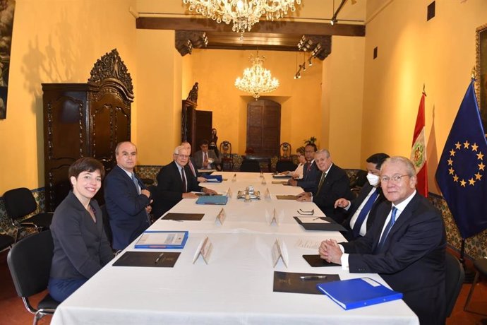 Reunión entre el ministro de Exteriores de Perú, Óscar Maúrtua, y el Alto Representante de la Unión Europea para Política Exterior, Josep Borrell,