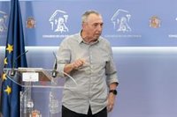 Compromís reta a PSOE a rechazar al "pieza" de Enrique Arnaldo para el TC, pese a ser parte del "infame" pacto con el PP