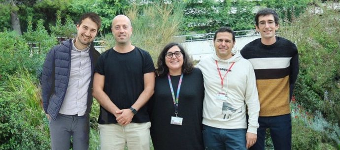 Foto del grupo investigador que ha participado en el estudio. De izquierda a derecha: Roger Giné, scar Yanes, Maria Vinaixa, Josep M. Badia y Jordi Capellades