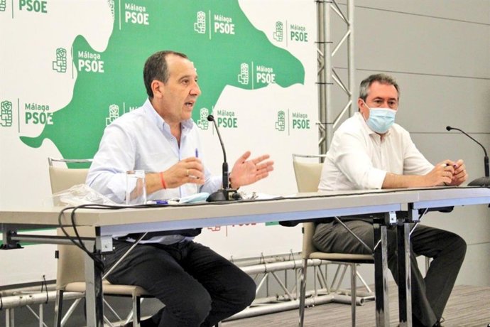 Ruiz Espejo junto al líder del PSOE-A, Juan Espadas, en un acto socialista