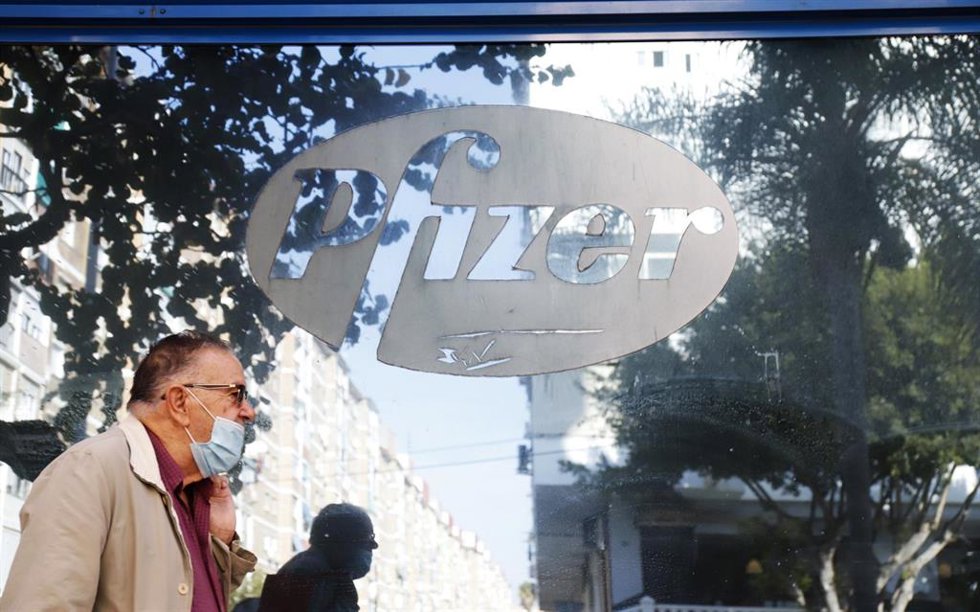 Archivo - Fachada de la Sede farmacéutica Pfizer,  en Málaga, (Andalucía, España), a 19 de noviembre de 2020.