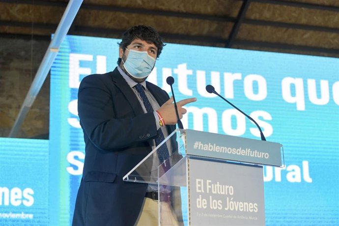 López Miras interviene en los 'Diálogos sobre el futuro de los jóvenes'