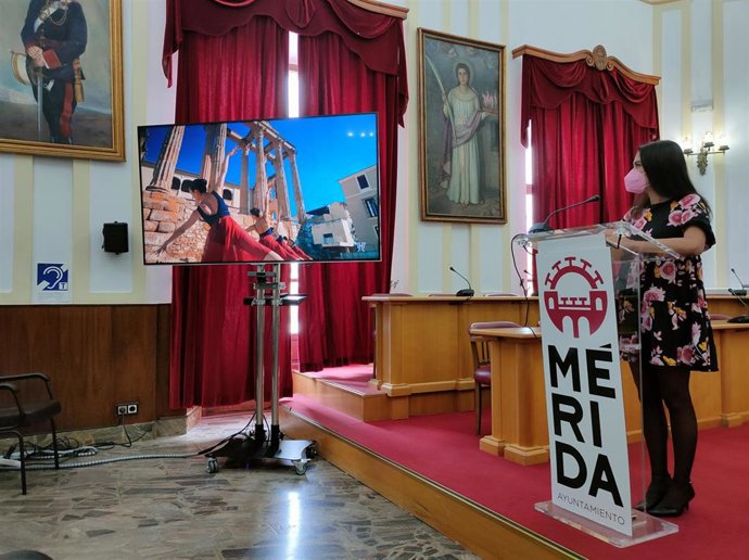 La concejala de Turismo, Pilar Amor, en la presentación del video promocional de Mérida.