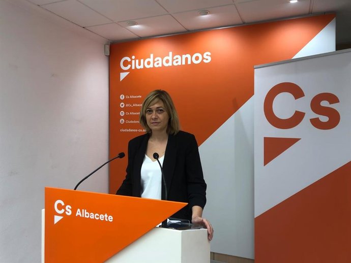 La presidenta del Grupo Parlamentario de Ciudadanos, Carmen Picazo, en rueda de prensa