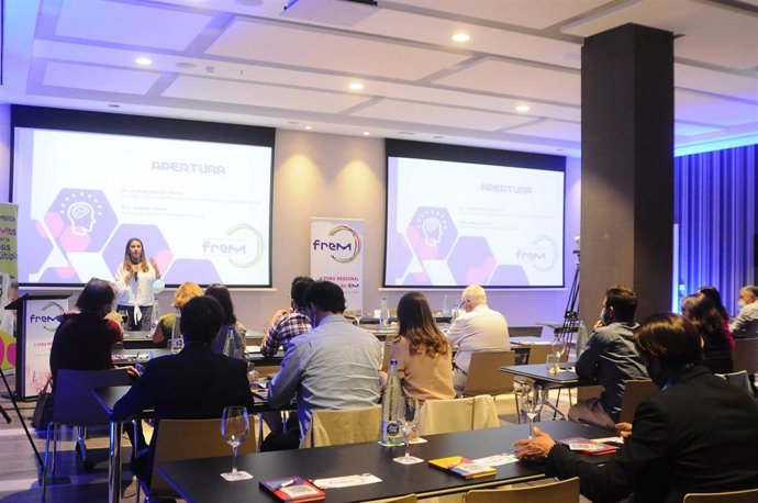 Archivo - Profesionales sanitarios se reúnen en Ronda para actualizar sus conocimientos en esclerosis múltiple