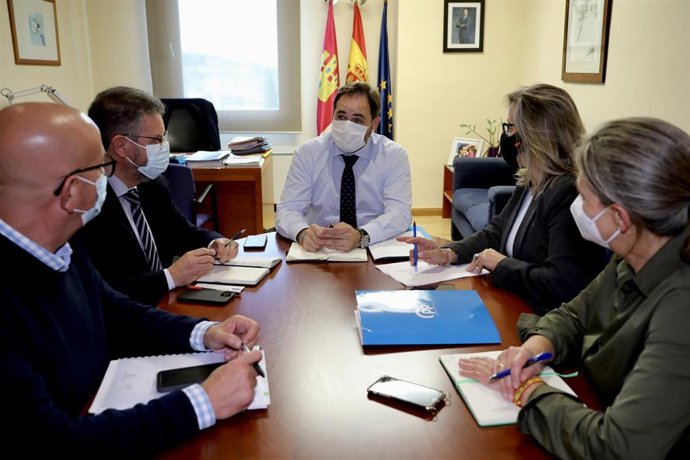 El presidente del Grupo Parlamentario Popular, Paco Núñez, preside la reunión de la Dirección del Grupo Parlamentario Popular.