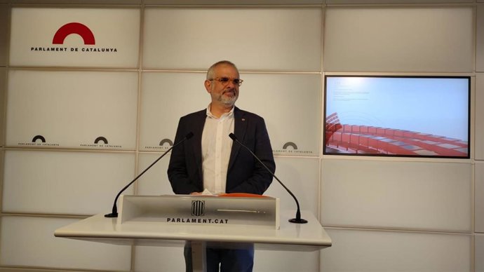 El líder de Cs en el Parlament, Carlos Carrizosa, en rueda de prensa