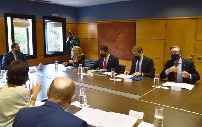 Negociación sobre presupuestos entre el Gobierno de Asturias y el PP