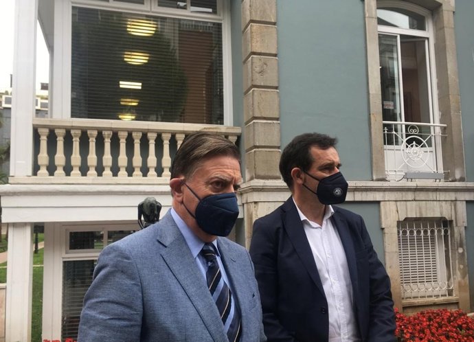 Archivo - El alcalde de Oviedo, Alfredo Canteli, y el concejal Javier Cuesta