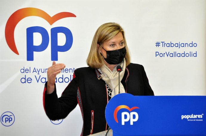 La presidenta del Grupo Municipal Popular en el Ayuntamiento de Valladolid, Pilar del Olmo, en rueda de prensa.