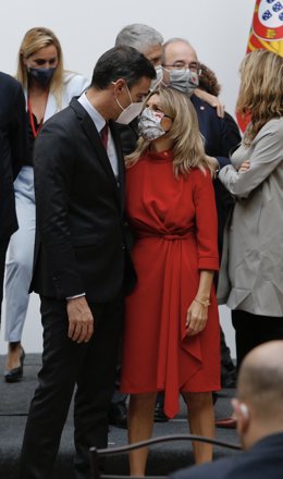 El presidente del Gobierno, Pedro Sánchez y la vicepresidenta segunda y ministra de Trabajo y Economía Social, Yolanda Díaz, en la XXXI Cumbre Hispano-Portuguesa, a 28 de octubre de 2021, en Trujillo, Cáceres, Extremadura (España). La 32 Cumbre Hispano-