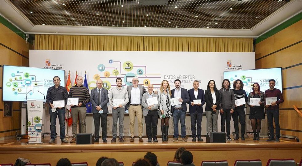 Foto de familia en la entrega de los premios del V Concurso de Datos Abiertos.