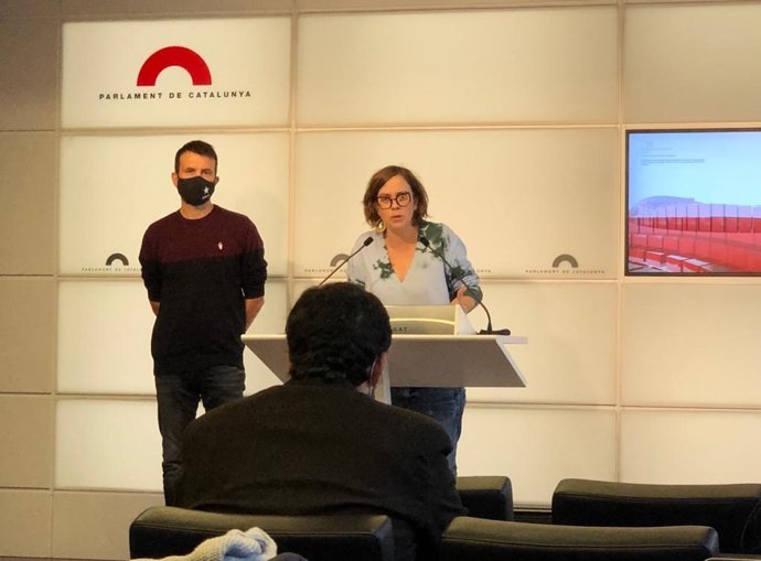 La diputada de la CUP en el Parlament Eullia Reguant en rueda de prensa en la Cámara catalana el 2 de noviembre de 2021.