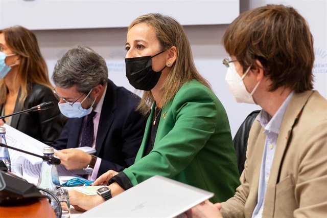 La conselleira de Infraestruturas e Mobilidade, Ethel Vázquez, comparece en la Comisión 3ª de Economía, Facenda e Orzamentos para presentar los presupuestos de su departamento para 2022