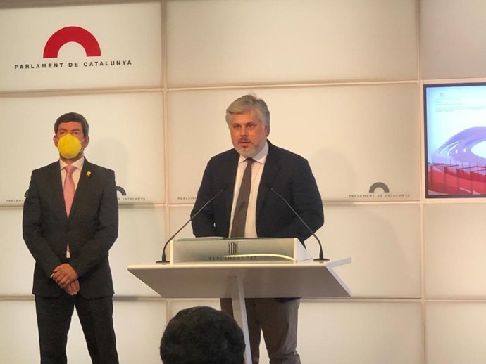 El presidente de Junts en el Parlament, Albert Batet, en rueda de prensa de la Cámara catalana el 2 de noviembre de 2021.