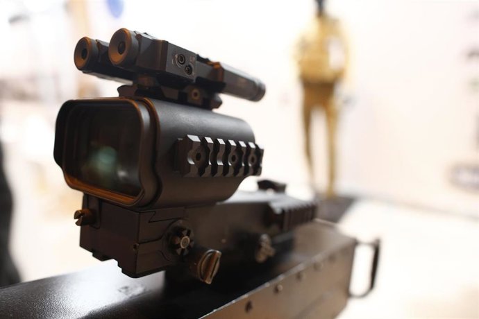 Archivo - Un visior holográfico, expuesto en la primera Feria Internacional de Defensa y Seguridad (FEINDEF) en Ifema.
