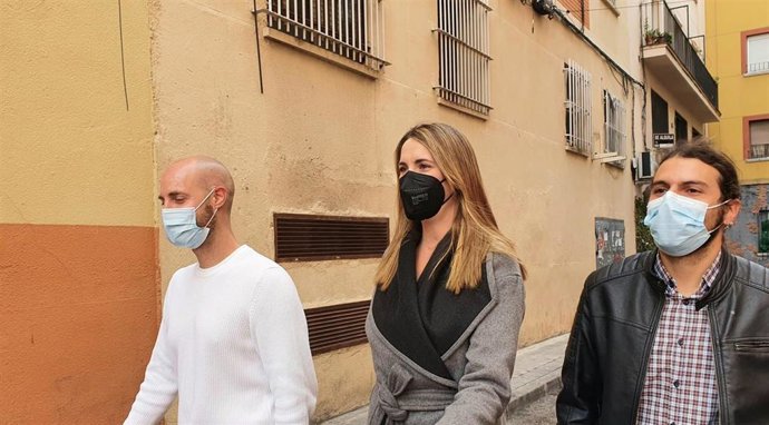 La portavoz socialista en el Ayuntamiento de Madrid, Mar Espinar, y  los concejales Ignacio Benito y Álvaro Vidal