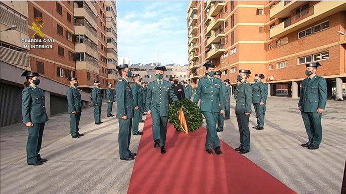 La Guardia Civil rinde homenaje a los agentes fallecidos en acto de servicio.