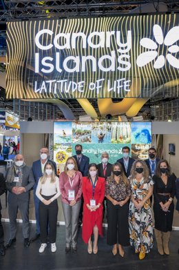 La consejera de Turismo del Gobierno de Canarias, Yaiza Castilla, con los consejeros de Turismo de los cabildos en la World Travel Market
