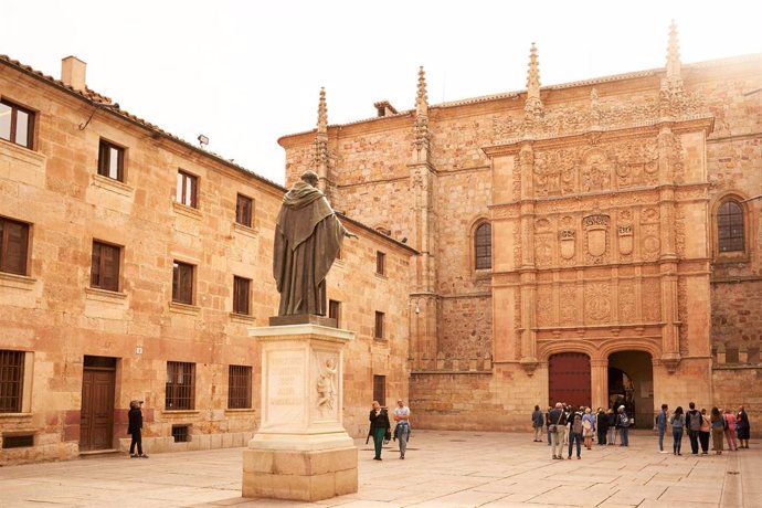 Archivo - Fachada de la Universidad de Salamanca.