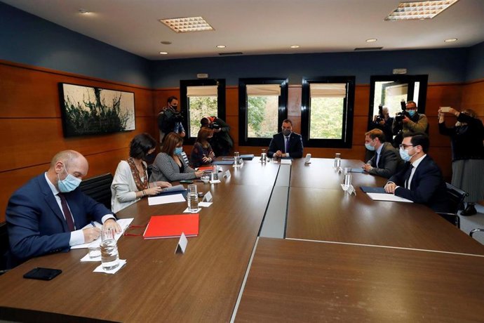 Reunión presupuestaria entre el Principado y el grupo parlamentario Foro.