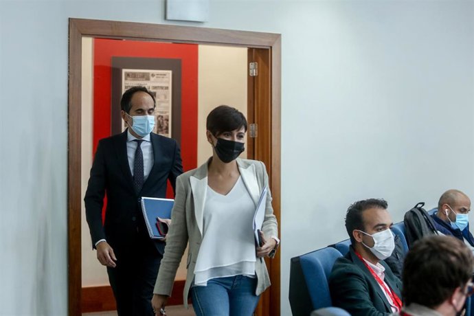 La ministra Portavoz y de Política Territorial, Isabel Rodríguez, a su llegada a una rueda de prensa posterior al Consejo de Ministros celebrado en Moncloa, a 2 de noviembre de 2021, en Madrid (España). El Gobierno ha aprobado durante el Consejo de Mini