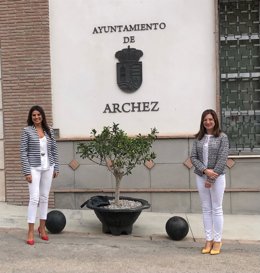 La delegada territorial de Turismo y la alcaldesa de Árchez