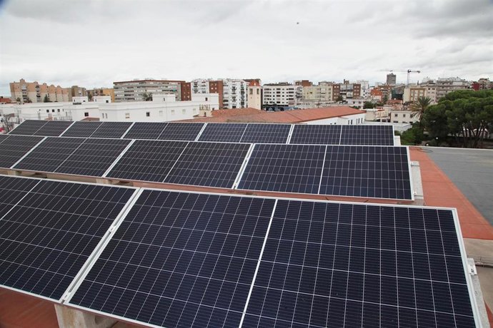 Placas solares en el OAR de la Diputación de Badajoz.