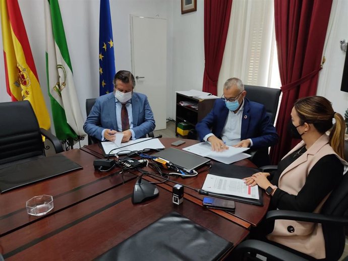 Firma del convenio con el Ayuntamiento de Bonares.