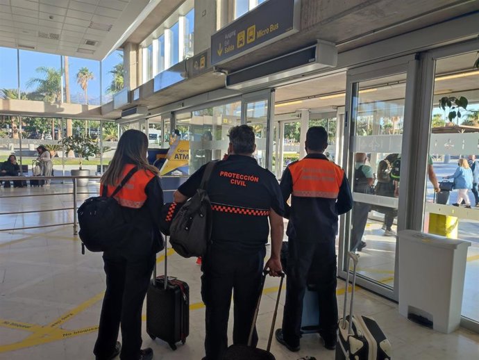 Un equipo de Protección Civil de Rincón de la Victoria parte hacia La Palma