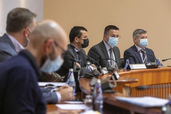 El conselleiro de Medio Rural, José González, comparece en la comisión de presupuestos del Parlamento de Galicia