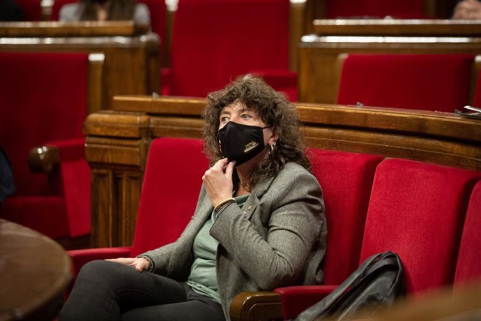 La consellera de Acción Climática, Teresa Jord, durante la interpelación de la CUP al Govern sobre las políticas previstas para afrontar las consecuencias del cambio climático y la crisis energética, en el Pleno del Parlament, a 2 de noviembre de 2021,