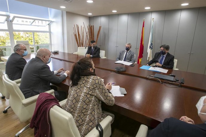 El vicepresidente primero de la Xunta, Alfonso Rueda, se reúne con representantes del Consello da Avogacía Galega