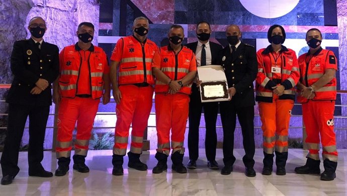 El 061 distingue al Benemérito Cuerpo de Zapadores Bomberos de Granada por sus 200 años de historia