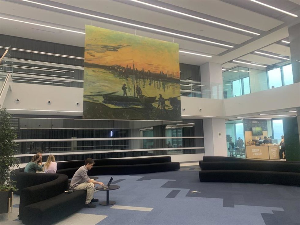 IE University acoge en IE Tower reproducciones a gran escala de obras del recorrido de la sostenibilidad del Museo Thyssen-Bornemisza