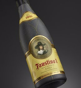 Archivo - Botella Faustino I que rinde homenaje a su creador Don Julio