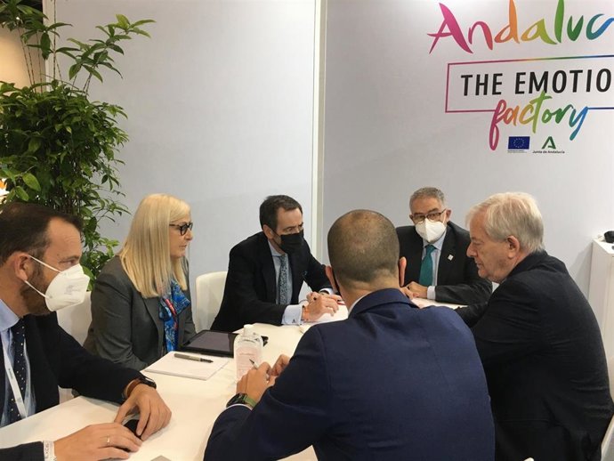 Reunión de la delegación andaluza en la WTM con directivos de aerolíneas británicas